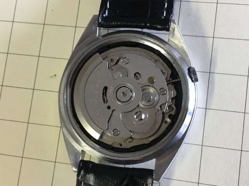 VINTAGE SEIKO 5 AUTOMATIC DAY & DATE WRIST WATCH FOR MEN IN EXCELLENT CONDITION