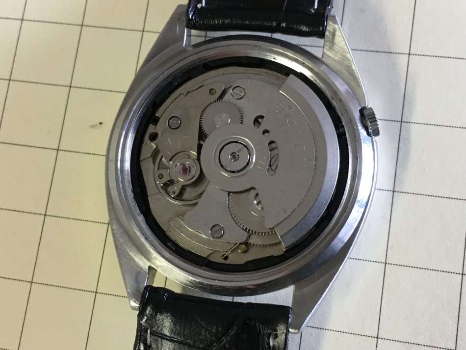 VINTAGE SEIKO 5 AUTOMATIC DAY & DATE WRIST WATCH FOR MEN IN EXCELLENT CONDITION