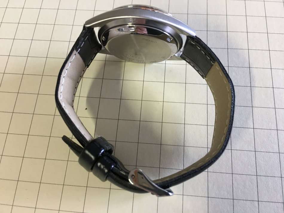 VINTAGE SEIKO 5 AUTOMATIC DAY & DATE WRIST WATCH FOR MEN IN EXCELLENT CONDITION