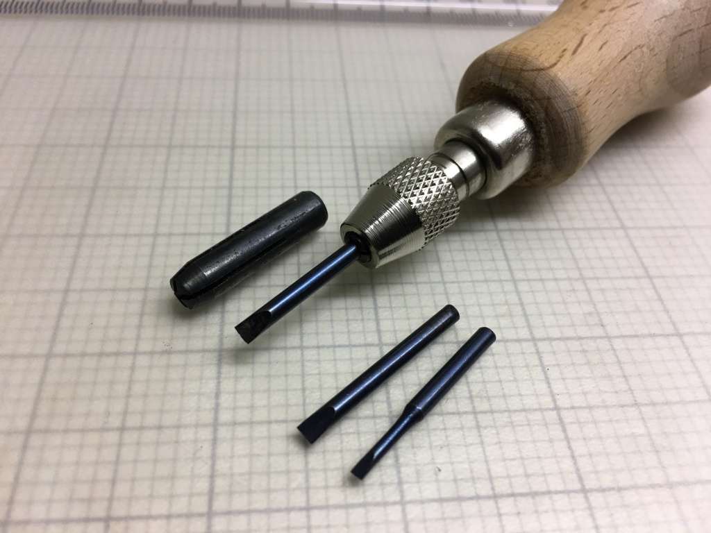 Hand pin vise with screwdriver blades