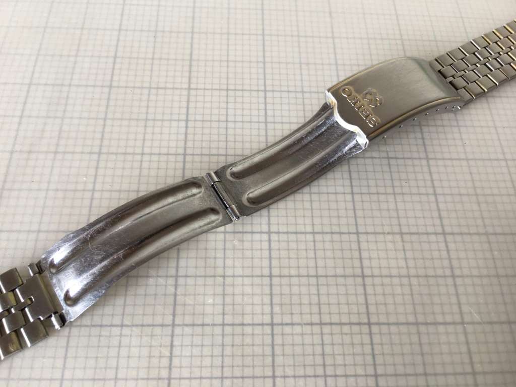 SEIKO - 18mm stainless steel bracelet