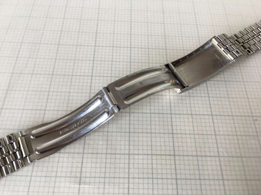 SEIKO - 18mm stainless steel bracelet