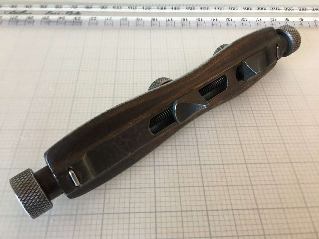 Universal waterproof watch case opener