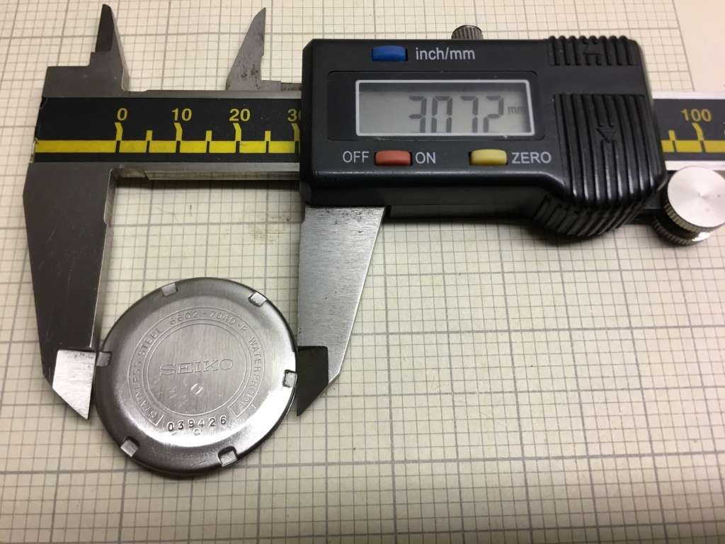 SEIKO 6602 - 7040 case back