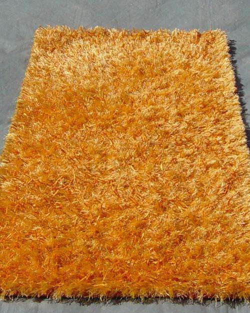 RUGS AND CARPETS: SHAGGY RUG