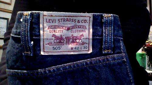 Levi's Jeans (Request size & coulour)