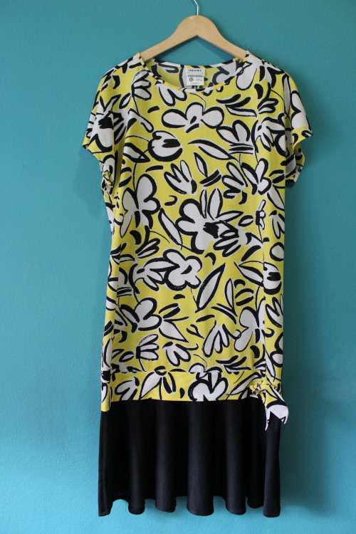 Gorgeous Yellow, White and Black Drop Waist Dress (Large / XL)
