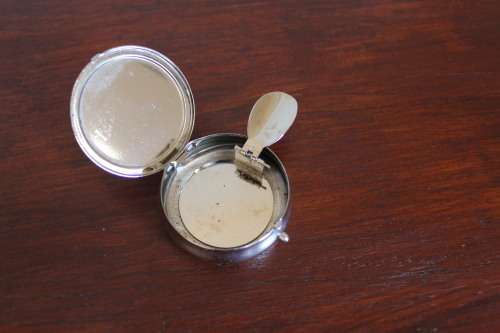 Vintage Portable Ashtray (5cm in diameter, 1cm tall)