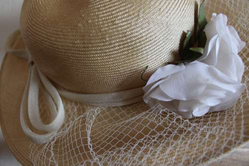 Lovely Vintage Beige Hat (See Description)