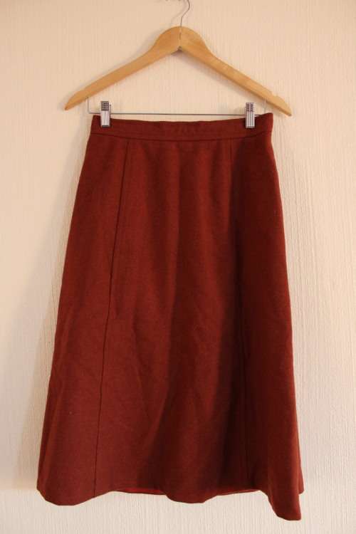 Vintage Brown Skirt (Waist measures 34cm from left to right)