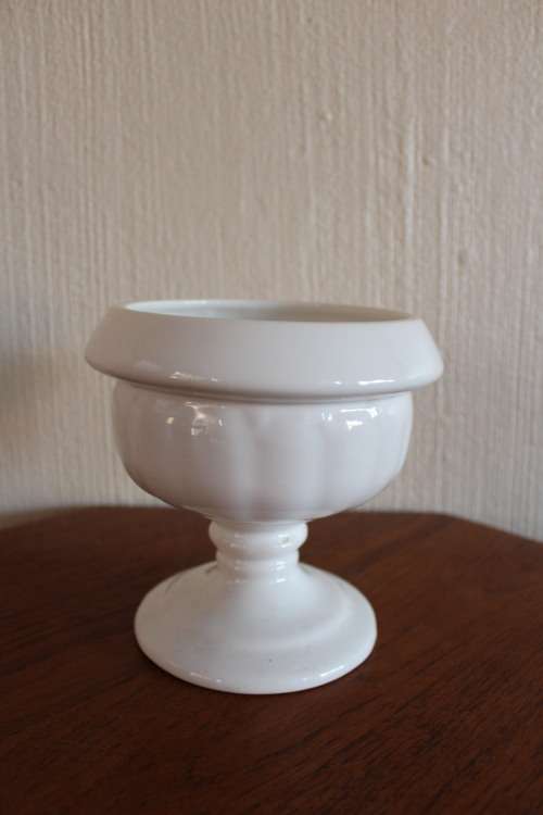 Vintage White Retro Planter (15cm diameter, 15cm tall)