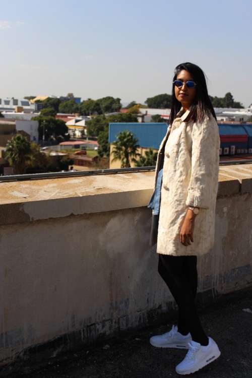 Vintage Creamish / Whitish Faux Fur Luxurious Coat (Medium)