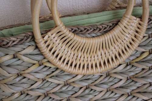 Vintage Woven Handbag (Measures 22 x 32 cm - needs TLC - see description)