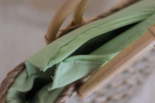 Vintage Woven Handbag (Measures 22 x 32 cm - needs TLC - see description)