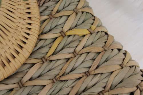 Vintage Woven Handbag (Measures 22 x 32 cm - needs TLC - see description)