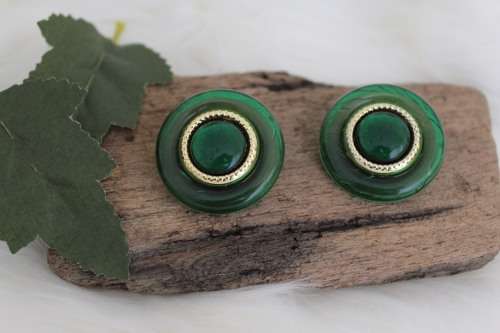 Vintage Green Clip On Earrings (Each earring measures 3.5cm in diameter)