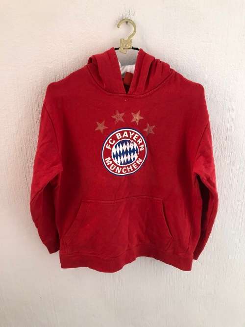 Red `FC Bayern Muchen` Sweat Shirt (Medium)