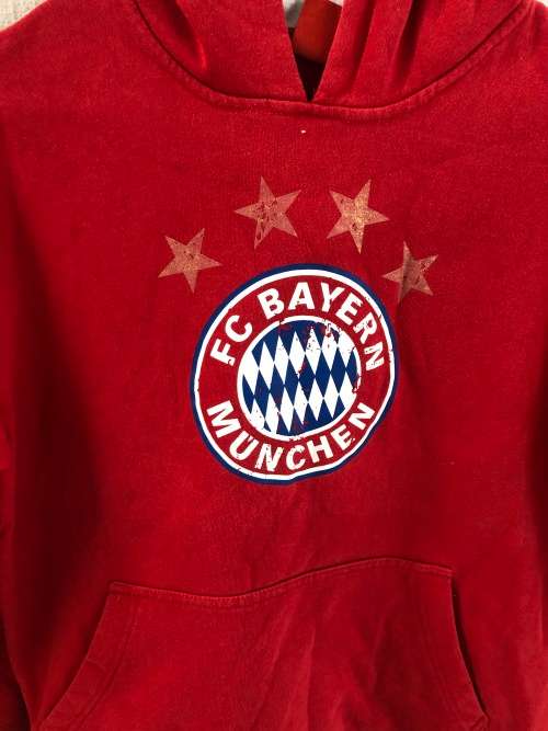 Red `FC Bayern Muchen` Sweat Shirt (Medium)