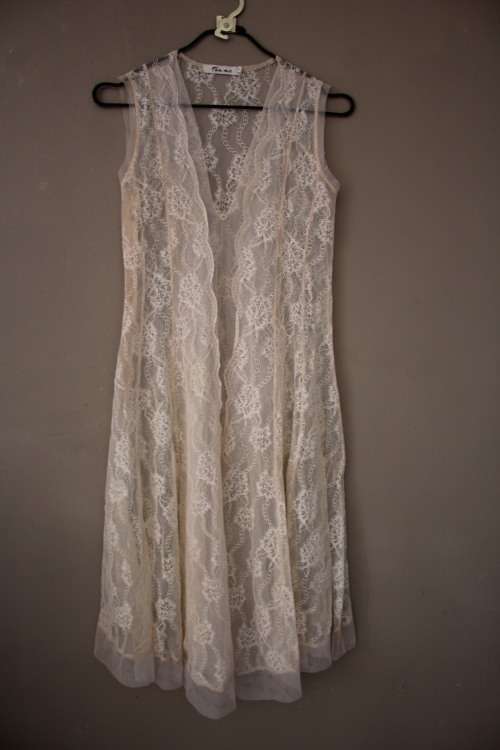 Stunning Vintage Lace Button Up Dress (Medium / Large)
