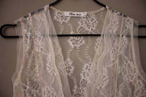 Stunning Vintage Lace Button Up Dress (Medium / Large)