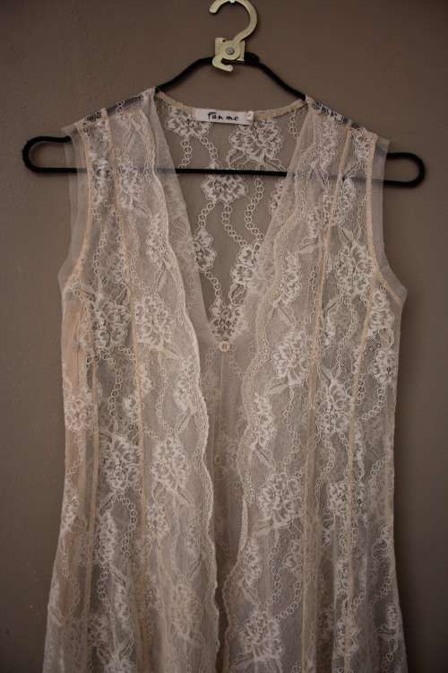 Stunning Vintage Lace Button Up Dress (Medium / Large)
