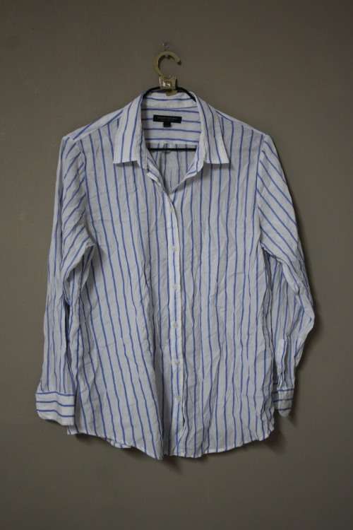 Banana Republic Blue and White Button Up Shirt (Large)