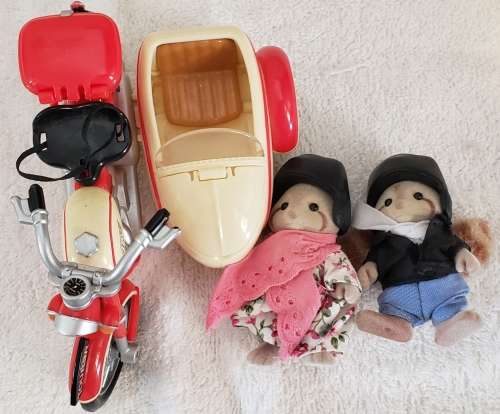 Sylvanian Family Lot of Used Items - House, Shop and various figures