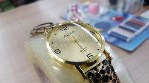 GOLD LEOPARD PRINT STRAP WOMEN WATCH