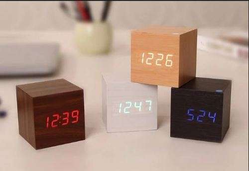 Voice-activated SQUARE Wooden Digital Alarm Clock - WOOD