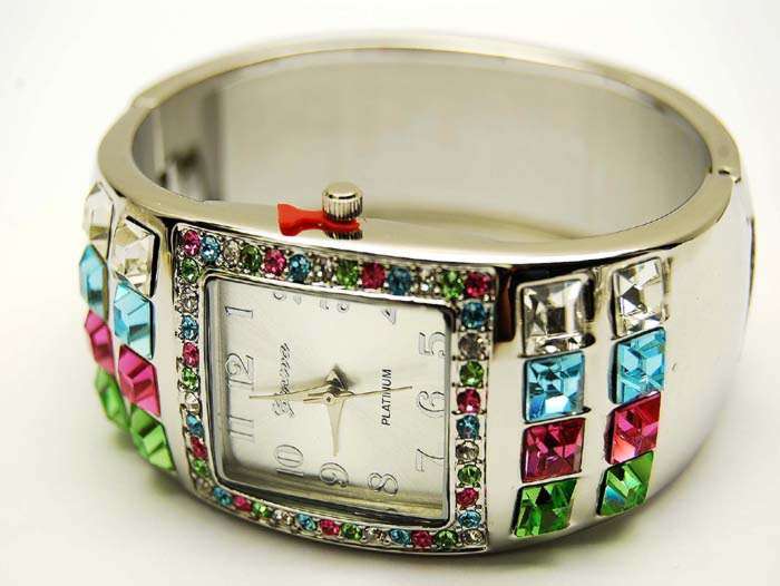 AMAZING NEWLY IMPORTED GENEVA PLATINIUM AUSTRIAN CRYSTAL LADIES WATCH