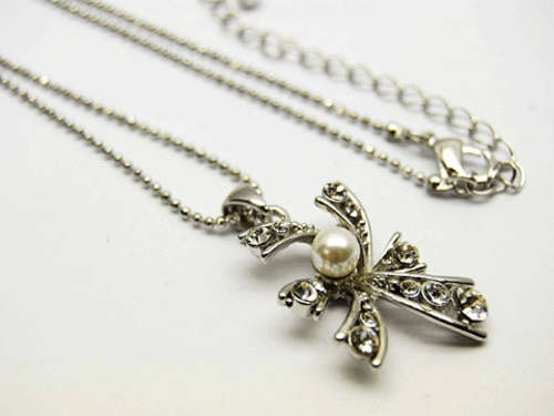 LOVELY PEARL AND AUSTRIAN CRYSTAL PENDANT ON CHAIN