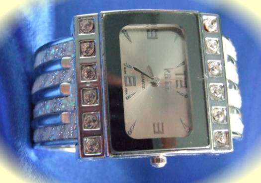 PRETTY  DESIGNER GLITTER QUARTZ  WATCH WITH CRYSTALS