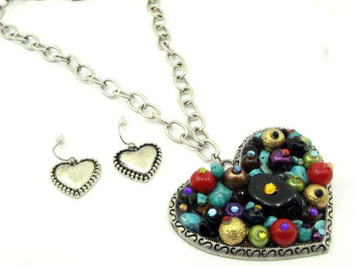 STUNNING NATURAL STONE AND BEAD HEART  PENDANT WITH EARRINGS