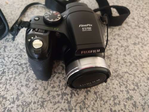 Fujifilm FinePix S5700 - 7.1MP - 10x Zoom - Digital camera