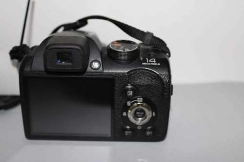 Fujifilm FinePix S4000 - 14MP - 30x Zoom - Digital Camera