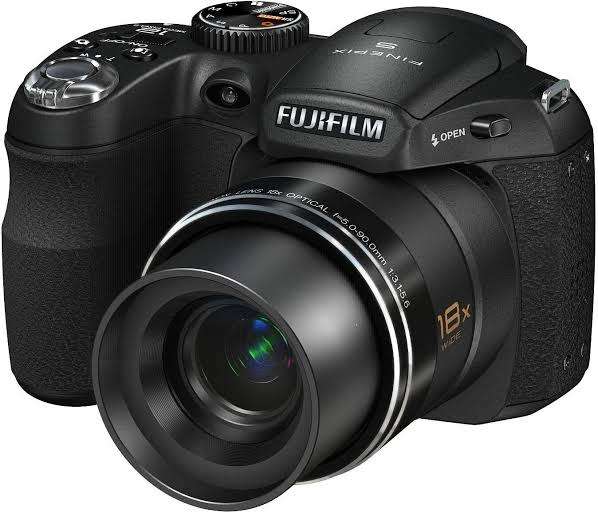 Fujifilm Finepix S - 12MP - 18x Zoom - Digital Camera (Lens error)