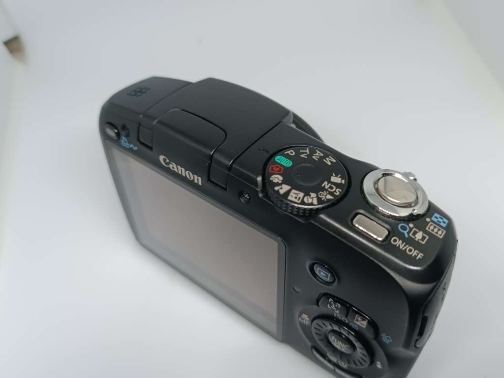 Canon POWERSHOT SX110iS - 9MP - 10x Zoom - Digital Camera