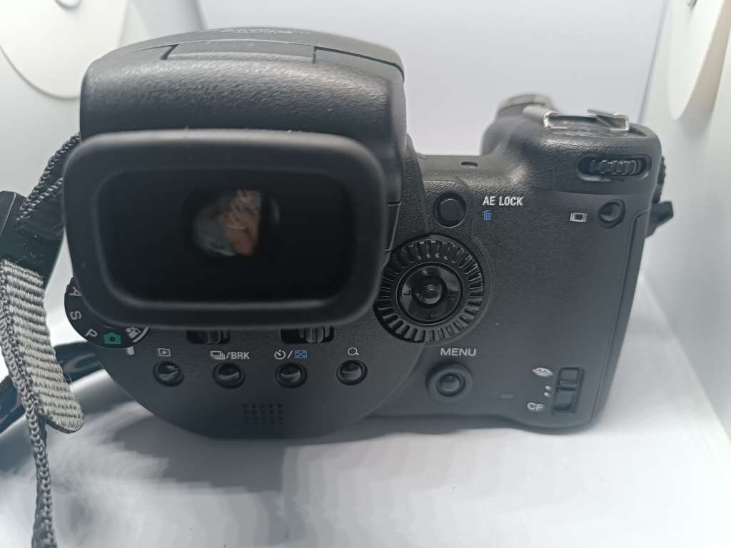 Sony CyberShot DSC R1 - 10.3MP - 5x Zoom - Digital Bridge Camera
