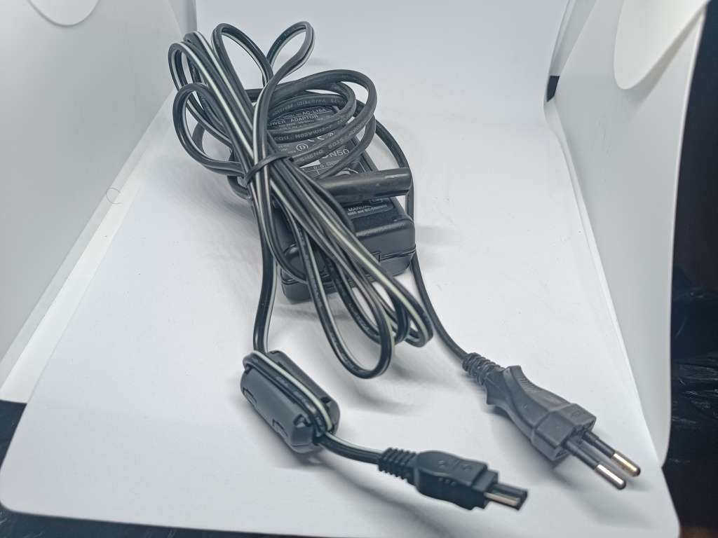 Sony CyberShot DSC F828 - 8MP - 7x Zoom - Digital Bridge Camera