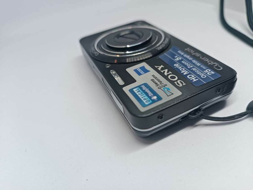 Sony CyberShot DSC W570 - 16MP - 5x Zoom - Digital Camera