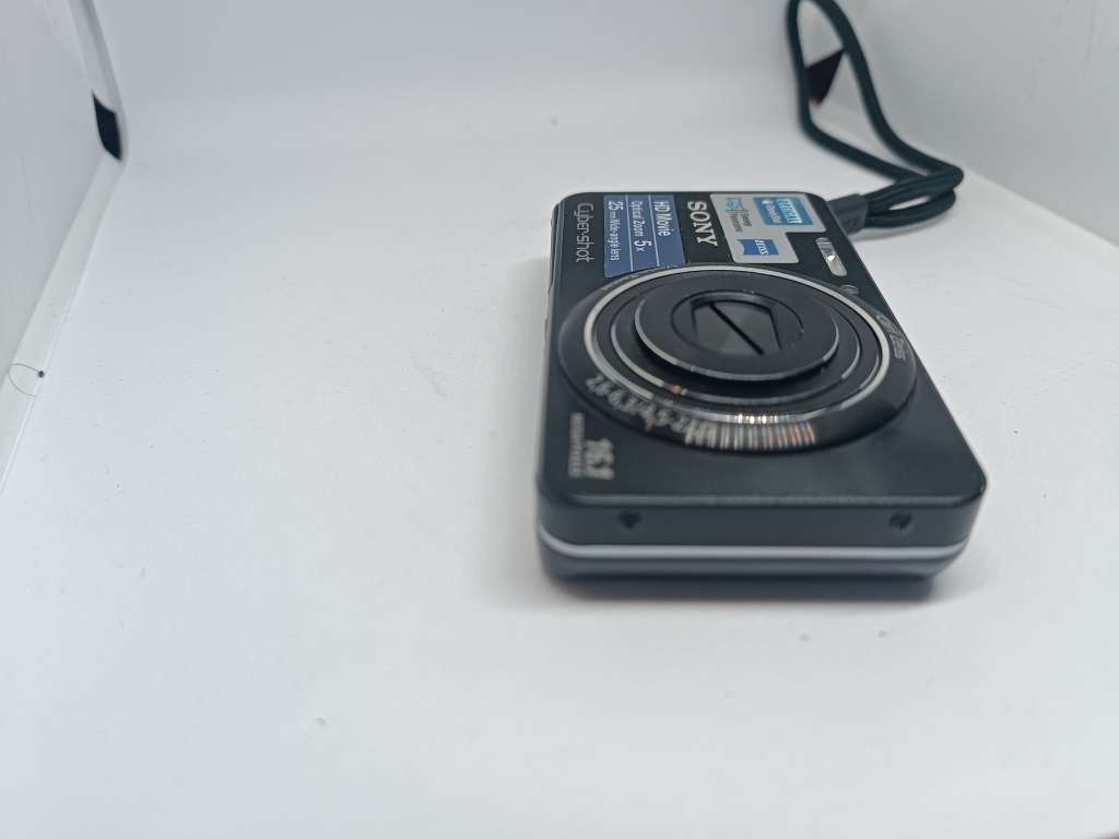 Sony CyberShot DSC W570 - 16MP - 5x Zoom - Digital Camera