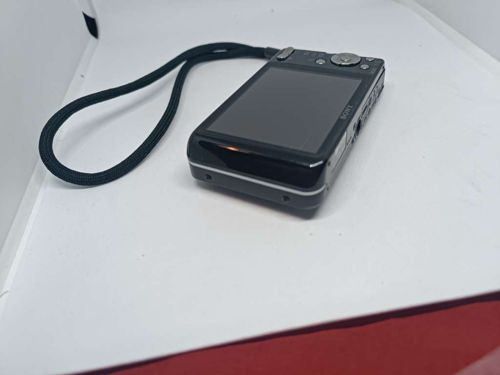 Sony CyberShot DSC W570 - 16MP - 5x Zoom - Digital Camera