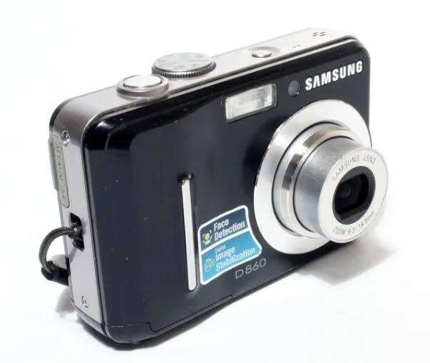 Samsung D860 - 8.1MP - 3x Zoom - Digital Camera