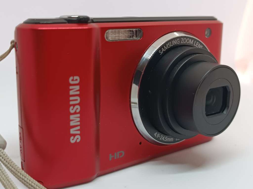Samsung ES90 - 14.2MP - 5x Zoom - Digital Camera
