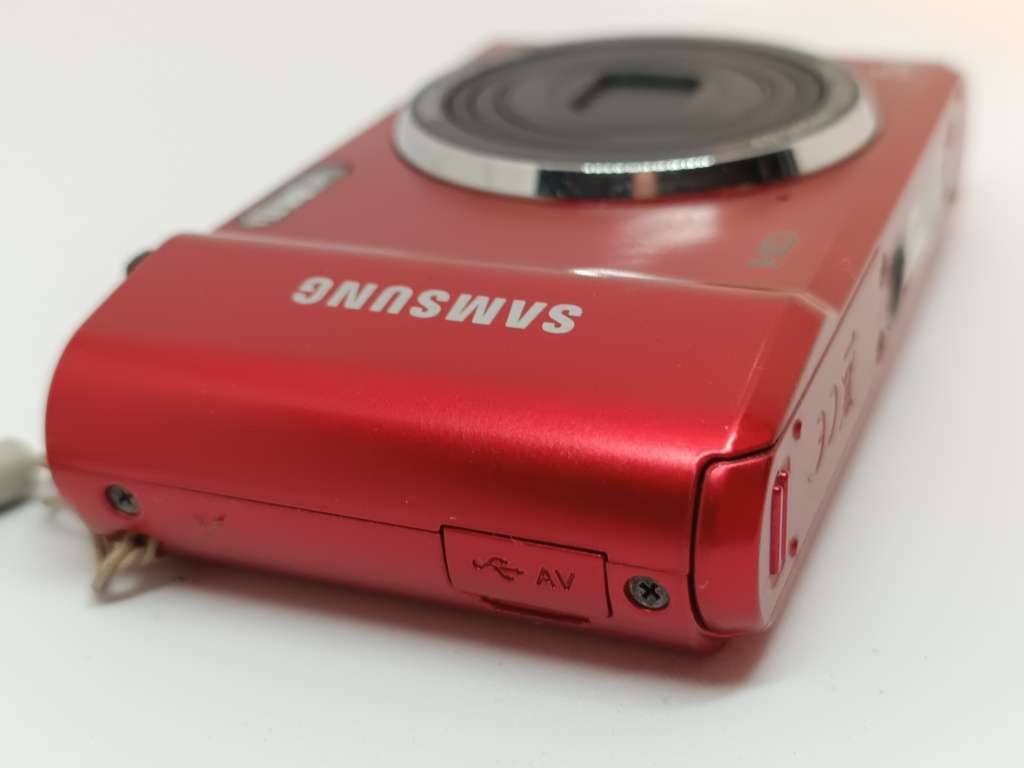 Samsung ES90 - 14.2MP - 5x Zoom - Digital Camera
