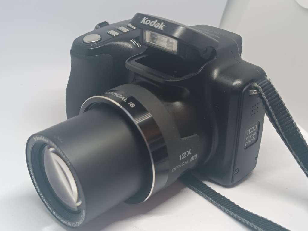 Kodak Z1012 IS - 10.1MP - 12x Zoom - Digital Camera