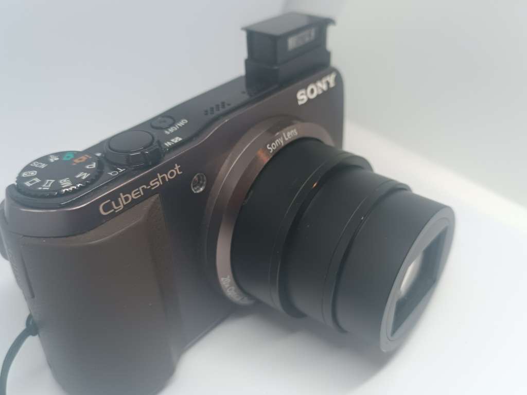 Sony DSC-HX30V - 18.2MP - 20x Zoom - Wifi Digital Camera