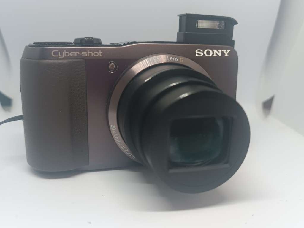 Sony DSC-HX30V - 18.2MP - 20x Zoom - Wifi Digital Camera