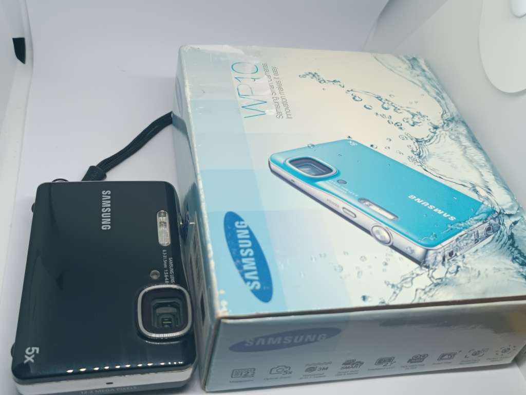 Samsung WP10 - 12MP - 5x Zoom - Digital Waterproof Camera