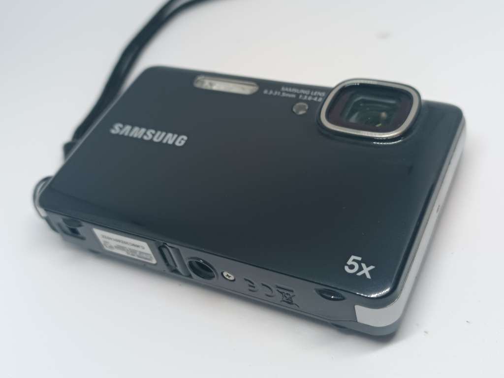 Samsung WP10 - 12MP - 5x Zoom - Digital Waterproof Camera